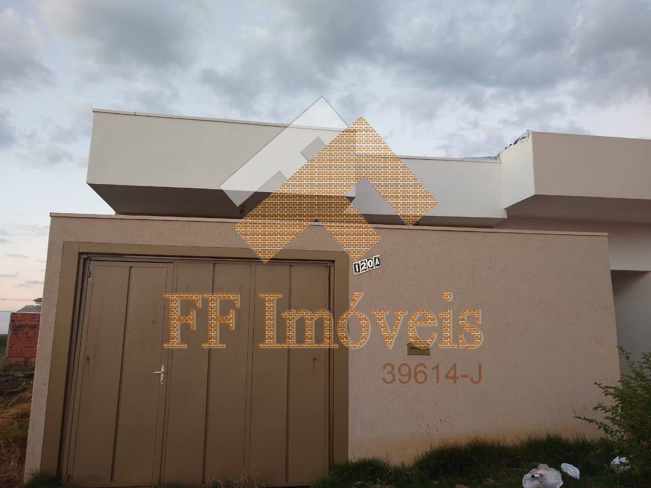 Casa à venda com 2 quartos, 168m² - Foto 1