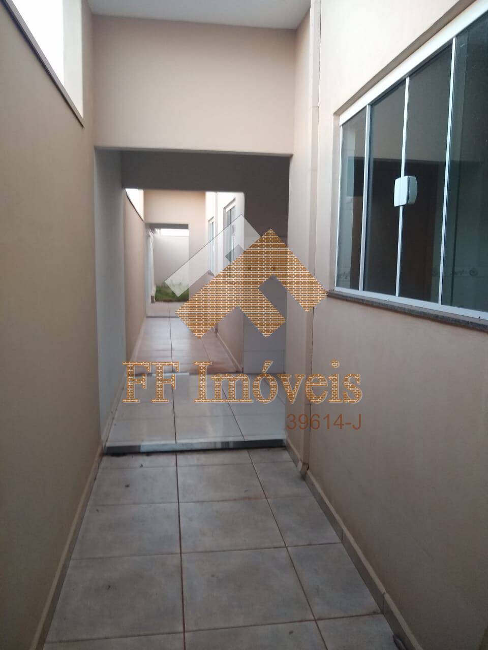 Casa à venda com 2 quartos, 168m² - Foto 3