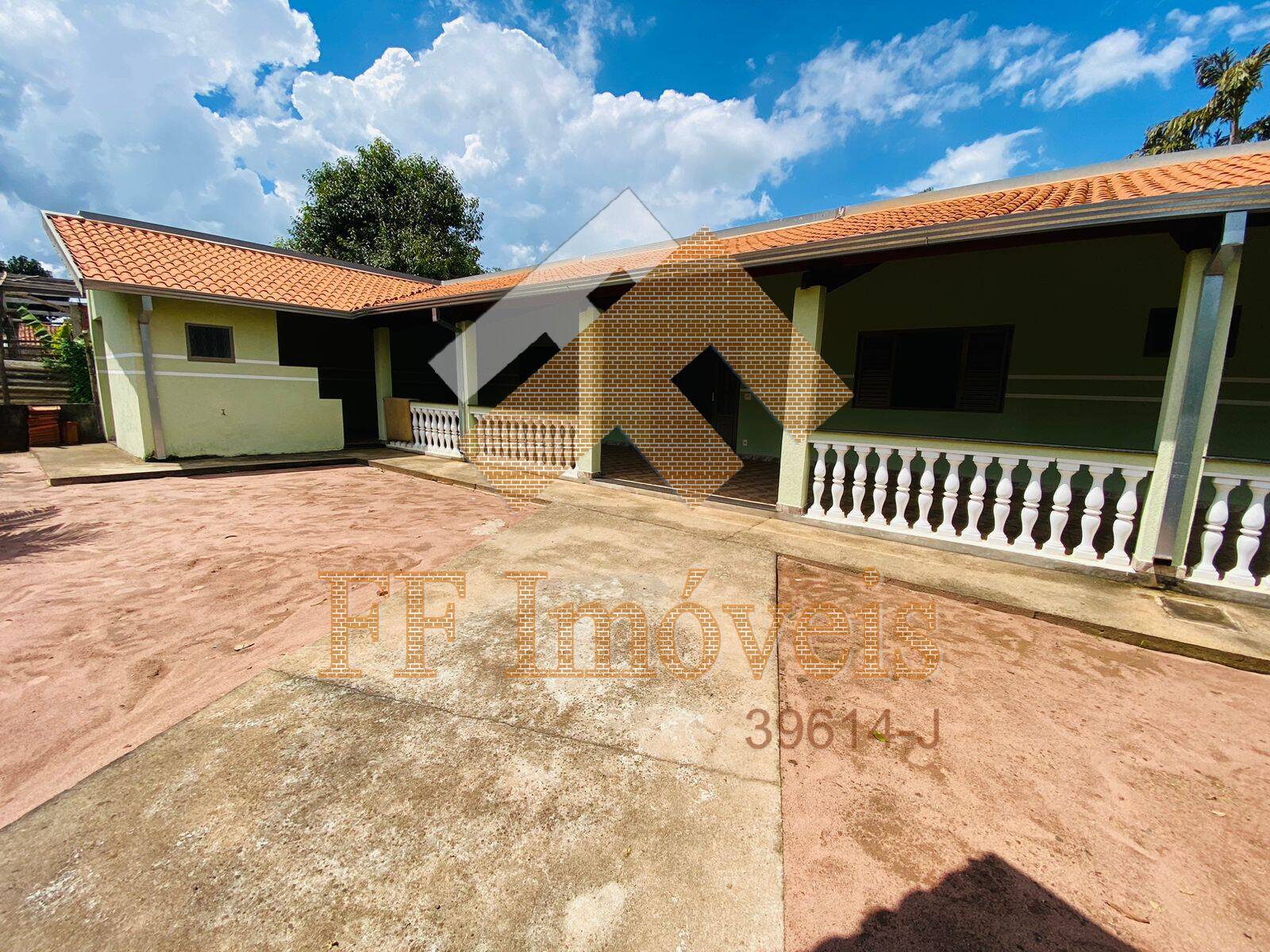 Casa à venda com 2 quartos, 180m² - Foto 1