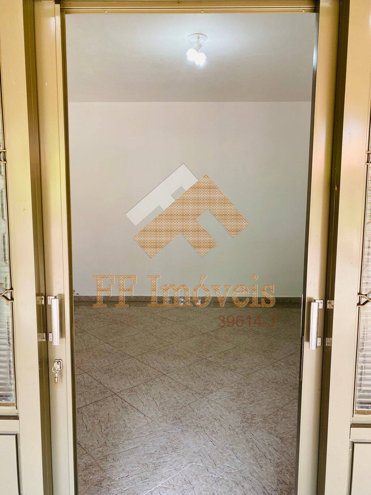 Casa à venda com 2 quartos, 180m² - Foto 6