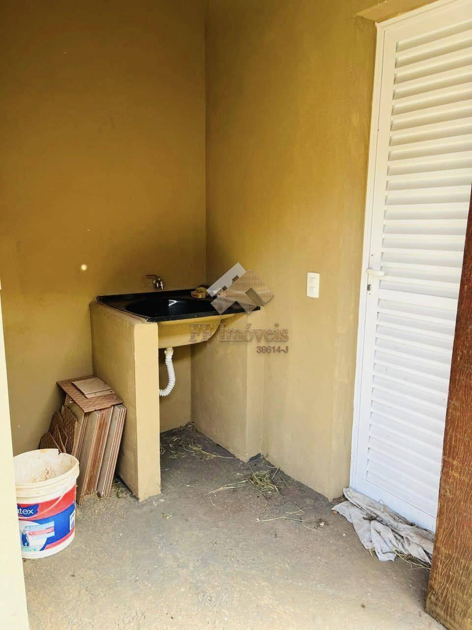 Casa à venda com 2 quartos, 75m² - Foto 4