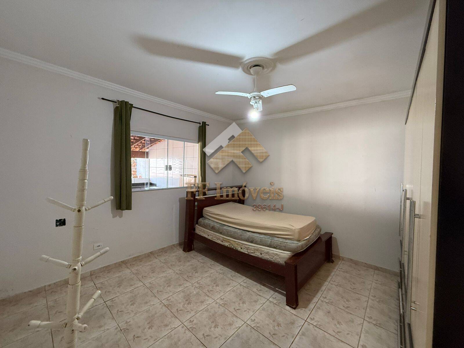 Casa à venda com 1 quarto, 70m² - Foto 2