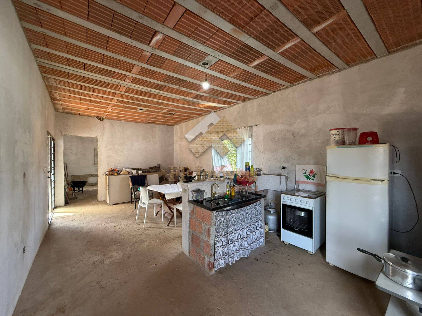Casa à venda com 3 quartos, 100m² - Foto 2