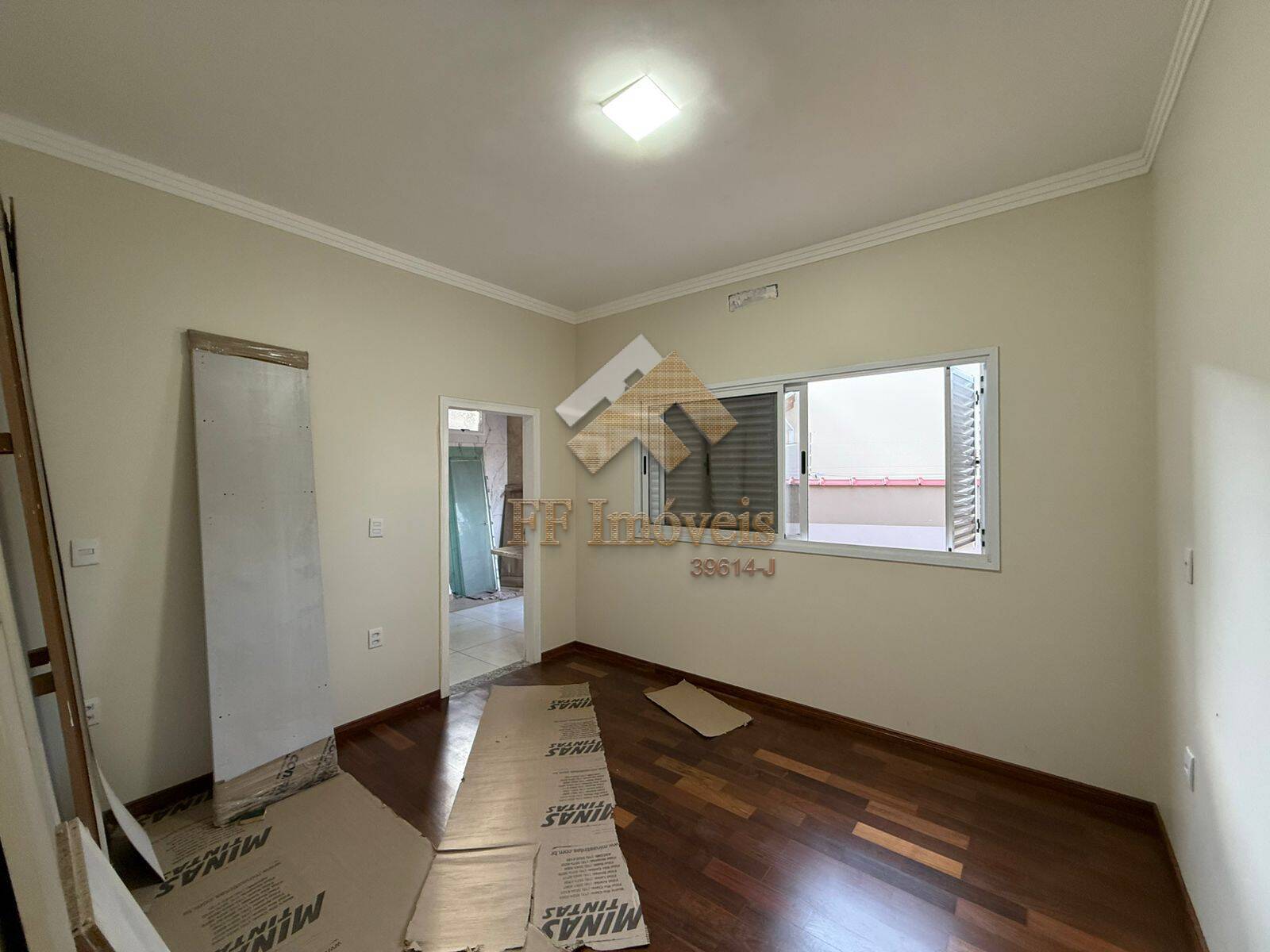 Casa à venda com 3 quartos, 320m² - Foto 3