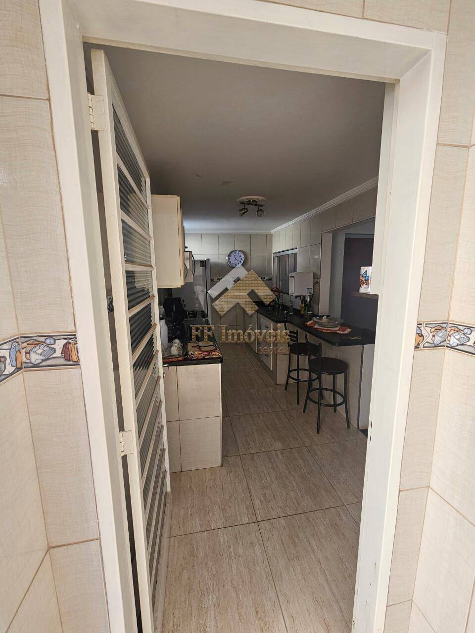 Casa à venda com 2 quartos, 110m² - Foto 2