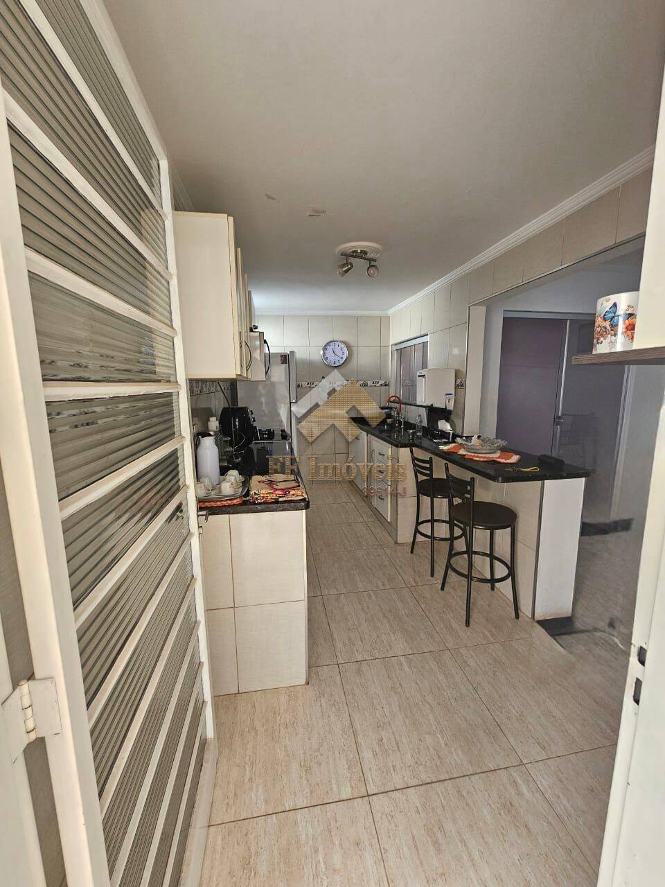 Casa à venda com 2 quartos, 110m² - Foto 4