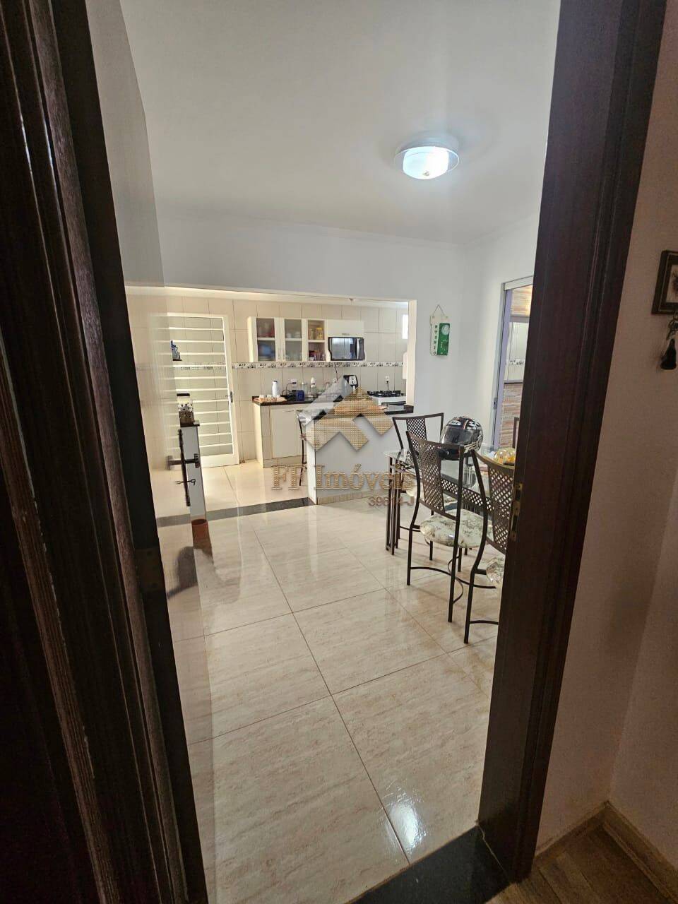Casa à venda com 2 quartos, 110m² - Foto 14