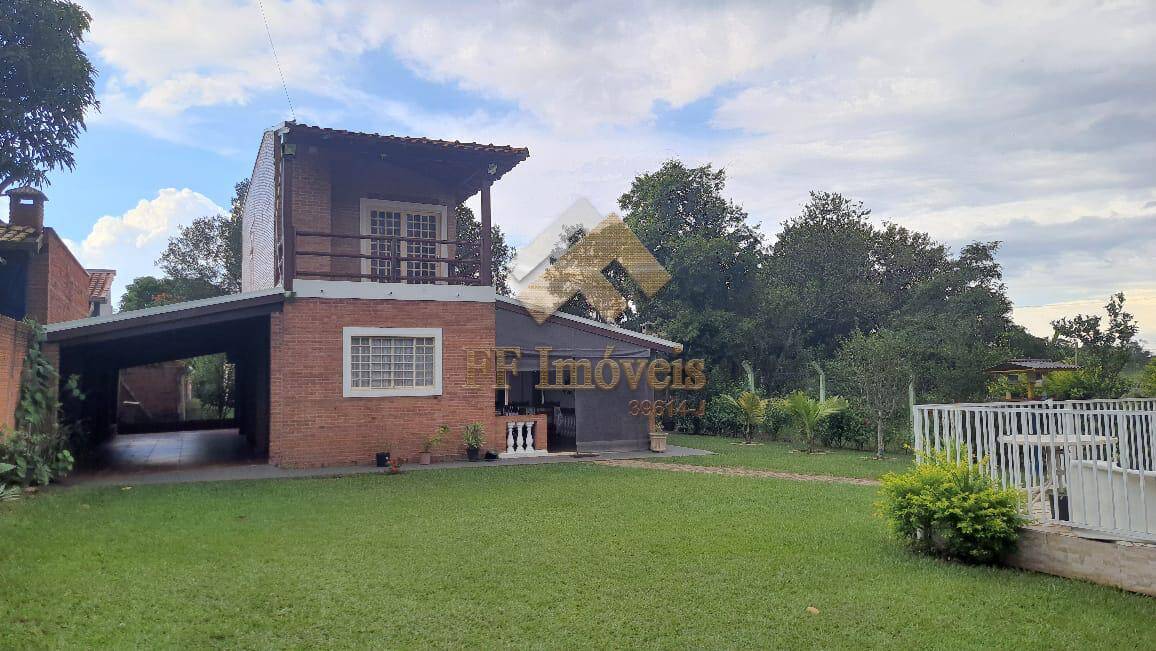 Casa à venda com 3 quartos, 205m² - Foto 1