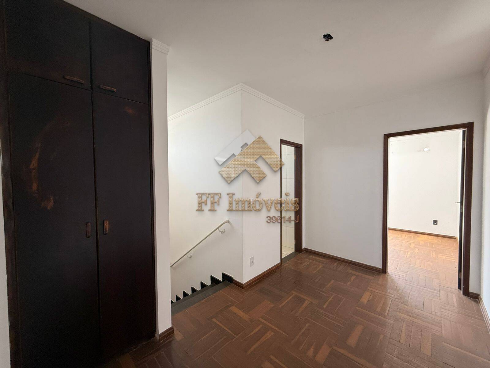 Casa à venda com 4 quartos, 166m² - Foto 3