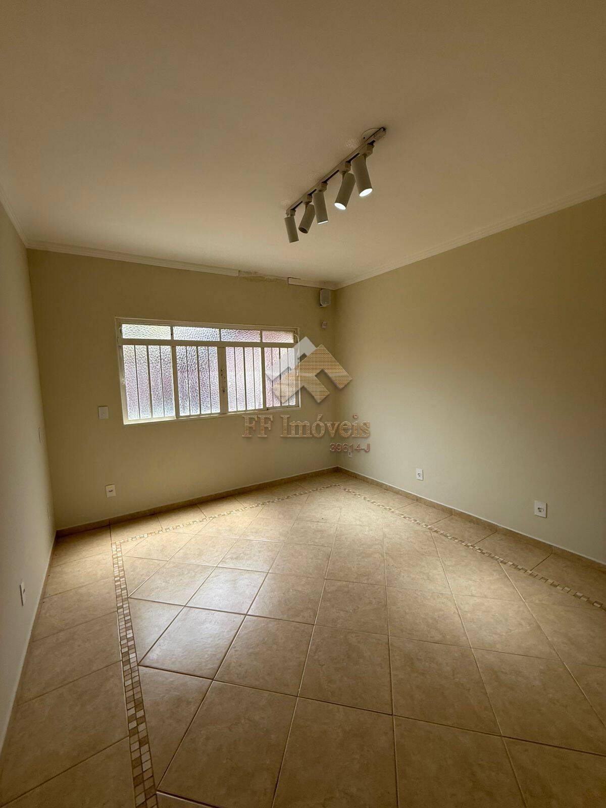 Casa à venda com 4 quartos, 166m² - Foto 5