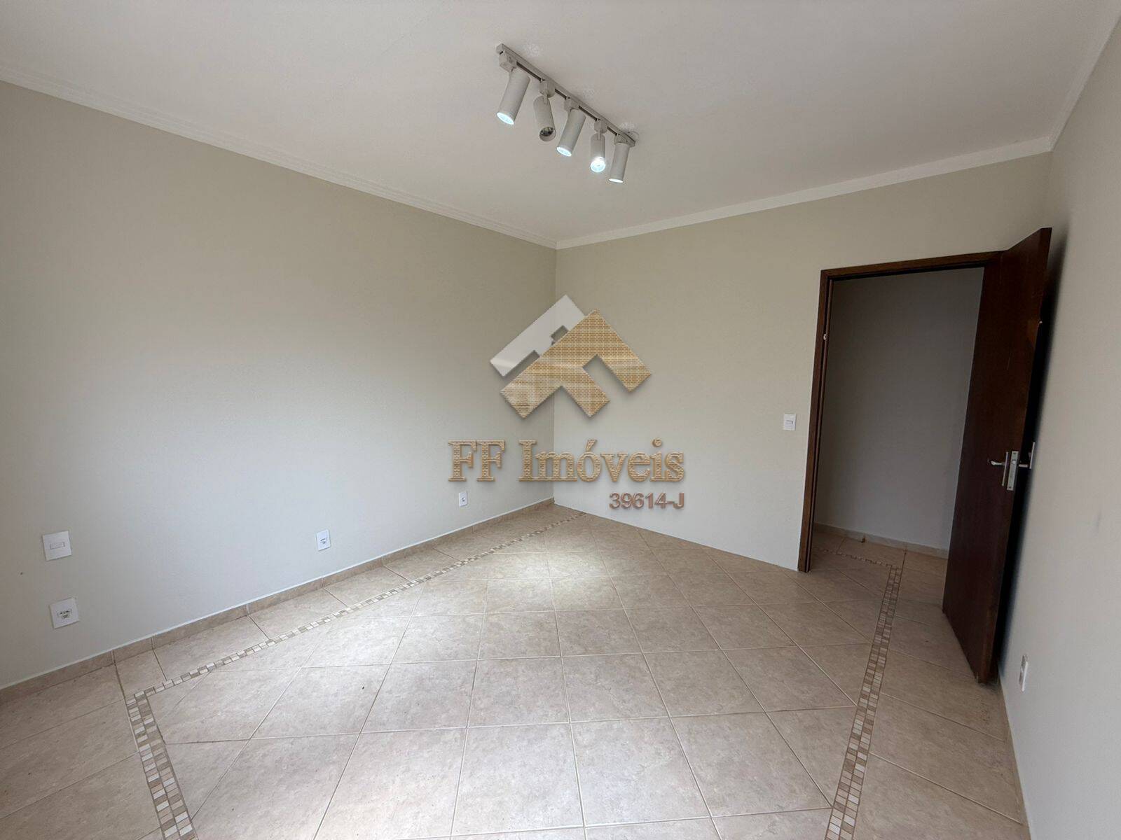 Casa à venda com 4 quartos, 166m² - Foto 7