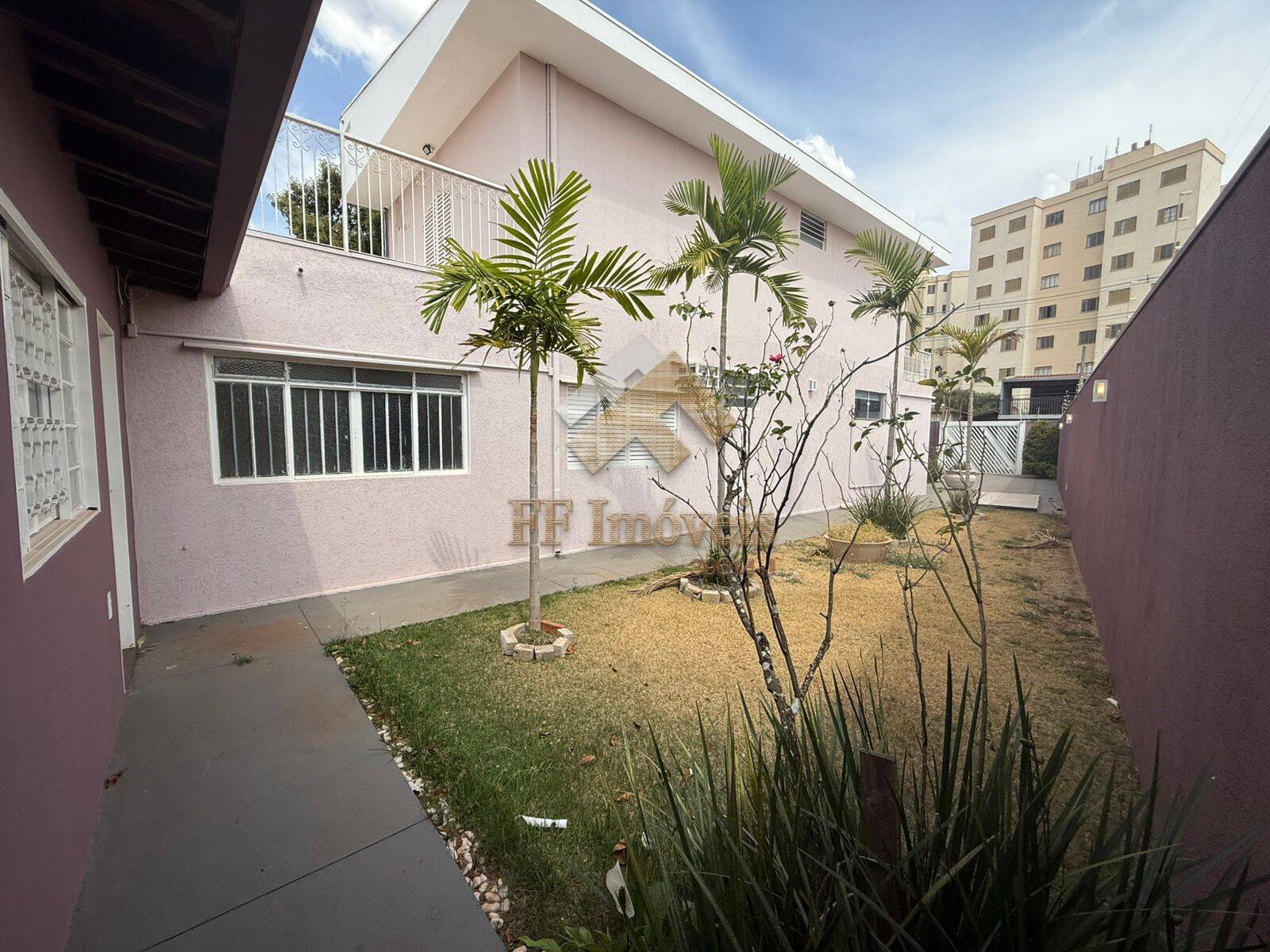 Casa à venda com 4 quartos, 166m² - Foto 1