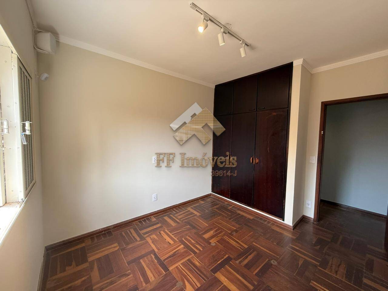 Casa à venda com 4 quartos, 166m² - Foto 24