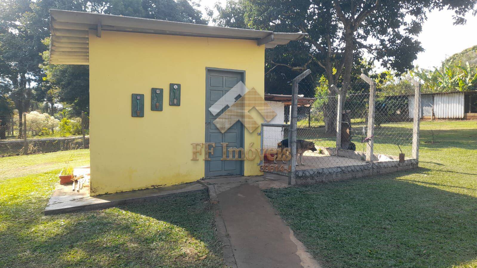 Casa à venda com 3 quartos, 5600m² - Foto 2