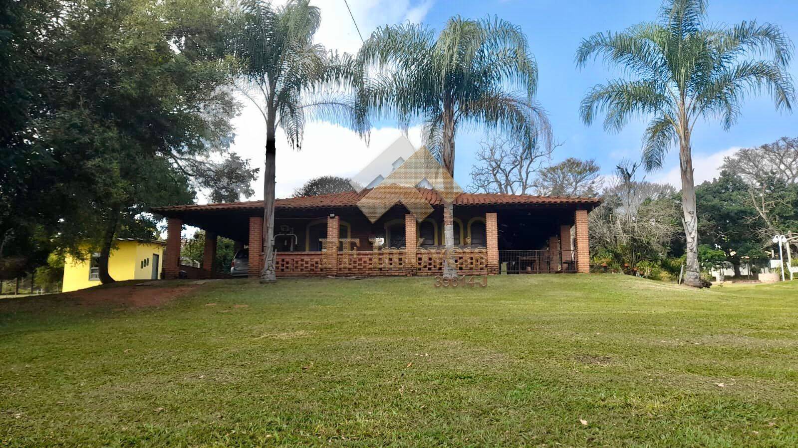 Casa à venda com 3 quartos, 5600m² - Foto 1
